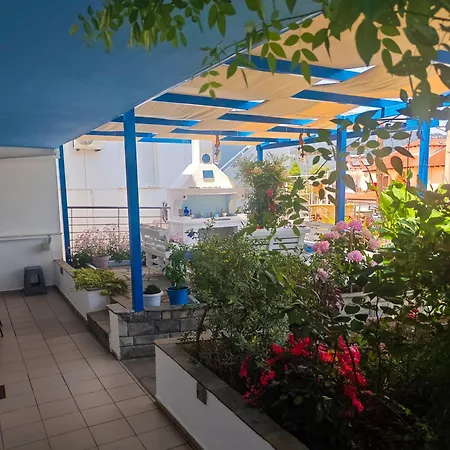 Celeste Deluxe Apartments 4*
