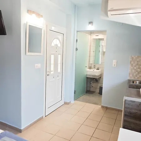 Celeste Deluxe Apartments 4*