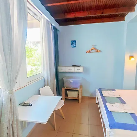 Celeste Deluxe Apartments Apartahotel 4*
