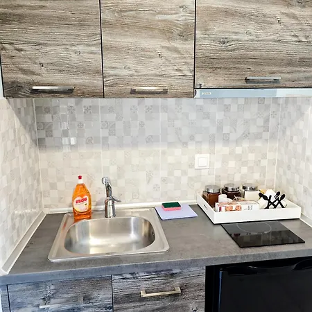 Celeste Deluxe Apartments 4*