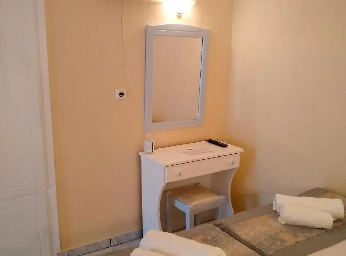 Celeste Golden 克里斯阿穆迪亚